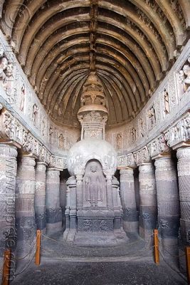 Ajanta Buddha: Uma Visão Transcendentale de Paz e Serenidade